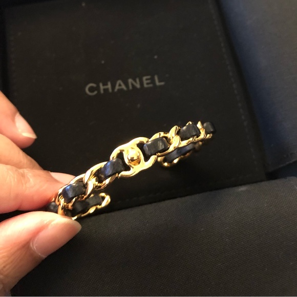 Chanel gold leather cuff - Picture 1 of 2